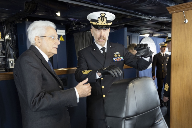 Il Presidente della Repubblica Sergio Mattarella a bordo di Nave Trieste in occasione della cerimonia di immissione in servizio della Nave Trieste della Marina Militare e del giuramento dei cadetti  
