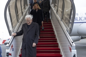 Il Presidente della Repubblica Sergio Mattarella e la Signora Laura a Parigi accolti in occasione della cerimonia di riapertura della Cattedrale di Notre-Dame
