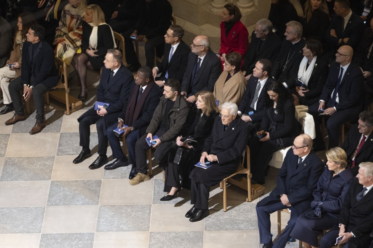Il Presidente della Repubblica Sergio Mattarella e la Sig.ra Laura in occasione della cerimonia di riapertura della Cattedrale di Notre-Dame
