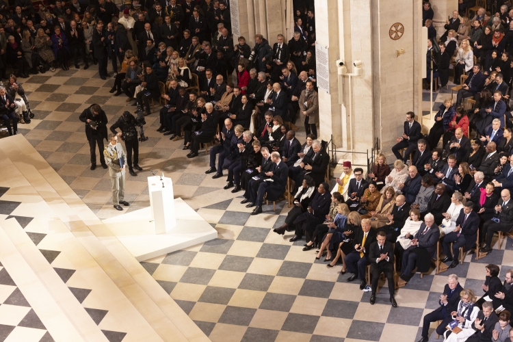 Il Presidente della Repubblica Sergio Mattarella e la Sig.ra Laura in occasione della cerimonia di riapertura della Cattedrale di Notre-Dame
