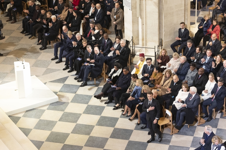 Il Presidente della Repubblica Sergio Mattarella e la Sig.ra Laura in occasione della cerimonia di riapertura della Cattedrale di Notre-Dame
