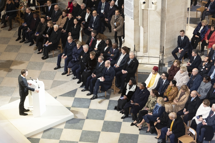 Il Presidente della Repubblica Sergio Mattarella e la Sig.ra Laura in occasione della cerimonia di riapertura della Cattedrale di Notre-Dame
