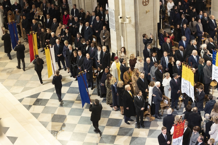 Il Presidente della Repubblica Sergio Mattarella e la Sig.ra Laura in occasione della cerimonia di riapertura della Cattedrale di Notre-Dame
