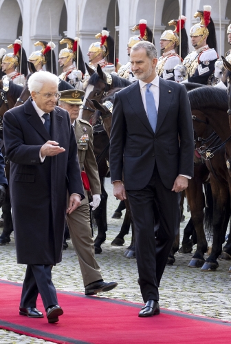 Il Presidente Sergio Mattarella e Sua Maestà il Re Felipe VI di Spagna ricevono gli Onori Militari