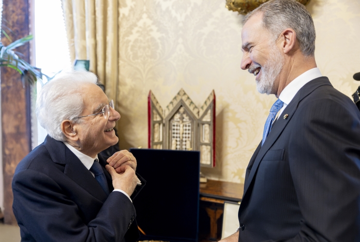 Il Presidente della Repubblica Sergio Mattarella riceve da Sua Maestà il Re Felipe VI di Spagna l'onorificenza di Gran Croce del Reale e Illustre Ordine Spagnolo di Carlo III
