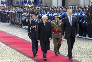 President Sergio Mattarella and His Majesty King Felipe VI of Spain receive military honors