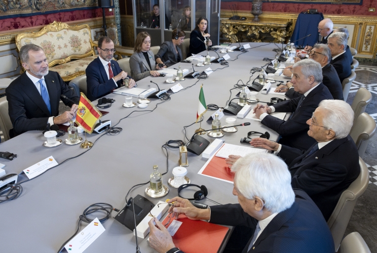 President Sergio Mattarella and His Majesty King Felipe VI of Spain during the talks extended to the members of their delegations