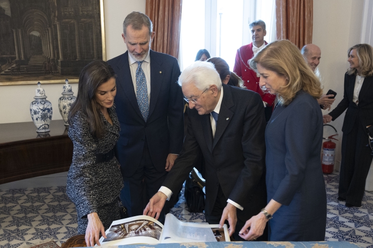Il Presidente Sergio Mattarella e la Sig.ra Laura con le Loro Maestà il Re Felipe VI e la Regina Letizia di Spagna a Villa Rosebery
