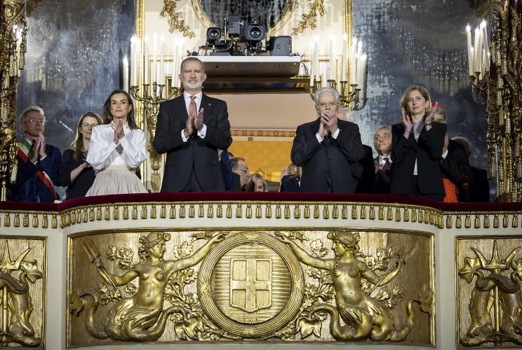 Il Presidente della Repubblica Sergio Mattarella con il Re Felipe VI e la Regina Letizia di Spagna al Teatro San Carlo