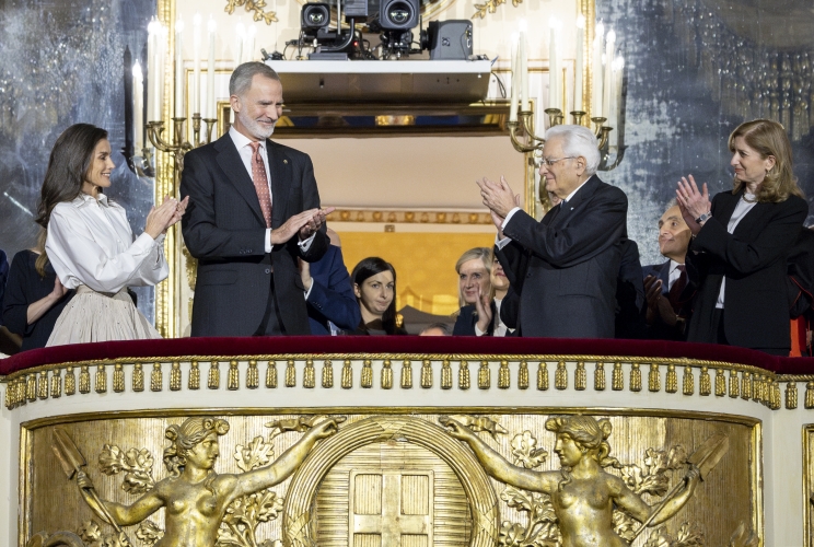 Il Presidente della Repubblica Sergio Mattarella con il Re Felipe VI e la Regina Letizia di Spagna al Teatro San Carlo