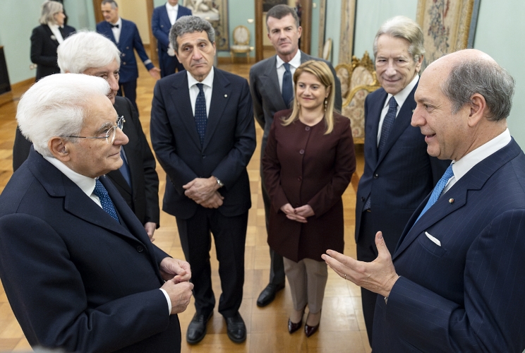 Il Presidente Sergio Mattarella con Giorgio Silli, Maria Tripodi, Giuliomaria Terzi di Sant’Agata e l'Amb. Riccardo Guariglia, in occasione della cerimonia per lo scambio degli auguri di fine anno con il Corpo Diplomatico