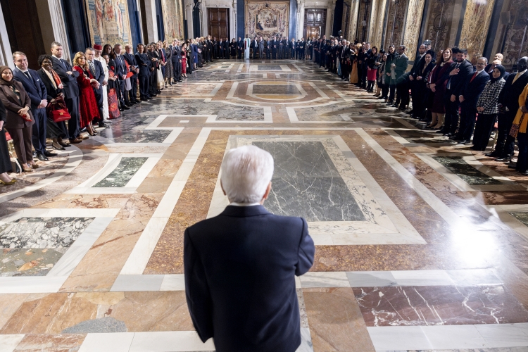 Il Presidente Sergio Mattarella al termine della cerimonia per lo scambio degli auguri di fine anno con il Corpo Diplomatico