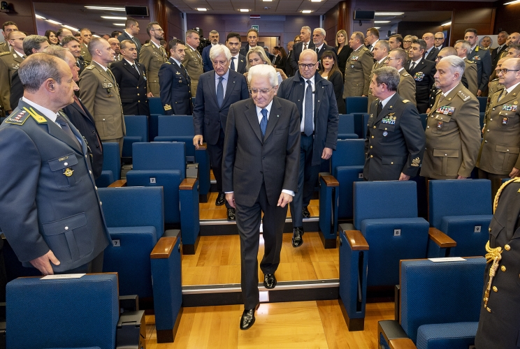 Il Presidente Sergio Mattarella in occasione dell'intervento alla sede del Comando Operativo di Vertice Interforze in occasione del collegamento in videoconferenza per rivolgere gli auguri ai contingenti militari italiani impegnati nei teatri di operazioni internazionali