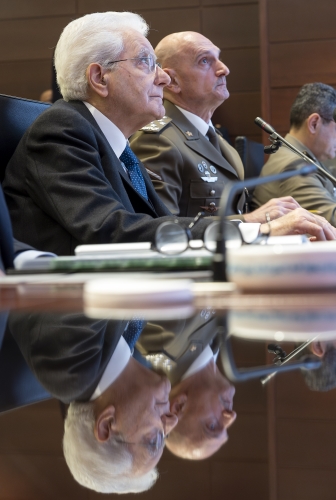 Il Presidente Sergio Mattarella in occasione dell'intervento alla sede del Comando Operativo di Vertice Interforze in occasione del collegamento in videoconferenza per rivolgere gli auguri ai contingenti militari italiani impegnati nei teatri di operazioni internazionali