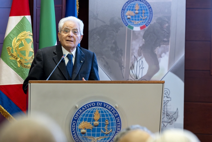 Il Presidente Sergio Mattarella in occasione dell'intervento alla sede del Comando Operativo di Vertice Interforze in occasione del collegamento in videoconferenza per rivolgere gli auguri ai contingenti militari italiani impegnati nei teatri di operazioni internazionali
