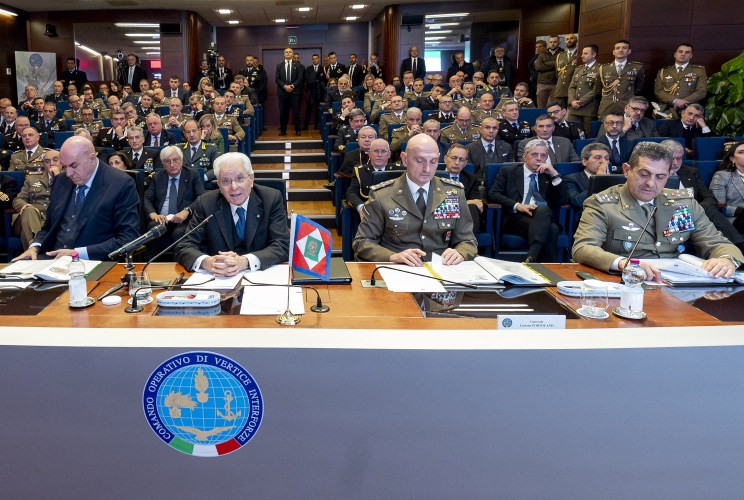 
Il Presidente Sergio Mattarella  alla sede del COVI in occasione del collegamento in videoconferenza per rivolgere gli auguri ai contingenti militari italiani impegnati nei teatri di operazioni internazionali
