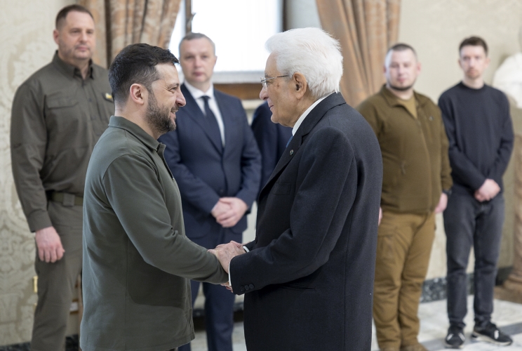 Il Presidente Sergio Mattarella accoglie il Presidente d’Ucraina, Volodymyr Zelenskyy