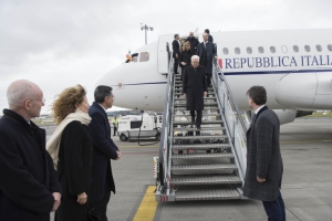 Il Presidente Sergio Mattarella  al suo arrivo all'Aeroporto Internazionale di Dublino 