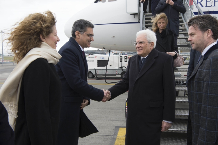 Il Presidente Sergio Mattarella  al suo arrivo all'Aeroporto Internazionale di Dublino