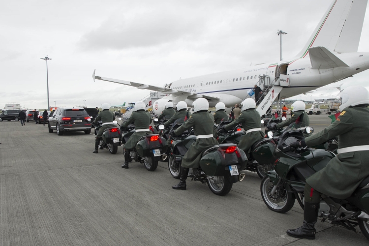 Il Presidente Sergio Mattarella  al suo arrivo all'Aeroporto Internazionale di Dublino 
