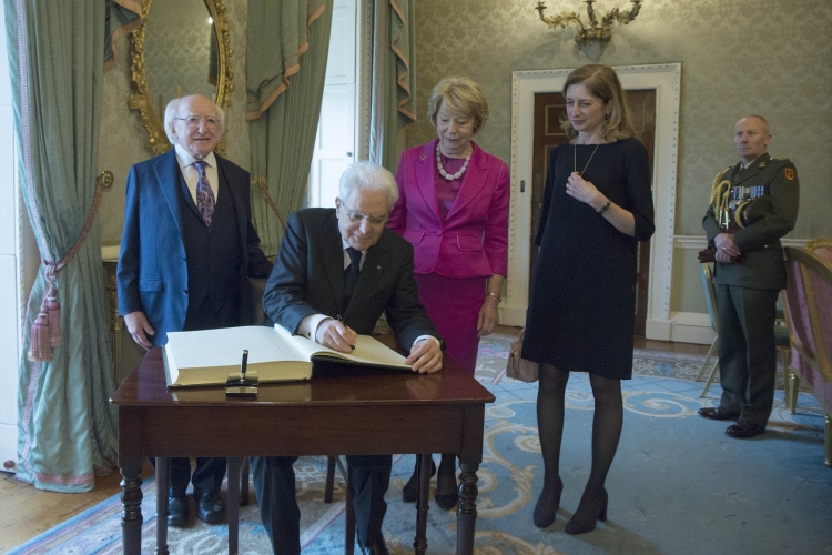 Il Presidente Sergio Mattarella con il Presidente d'Irlanda Michael D. Higgins al Palazzo Presidenziale