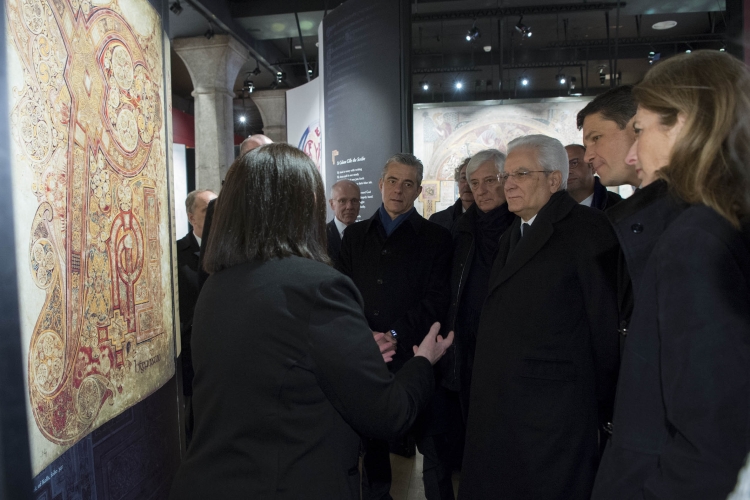 Il Presidente Sergio Mattarella e la Signora Laura nel corso della visita al Trinity College 
