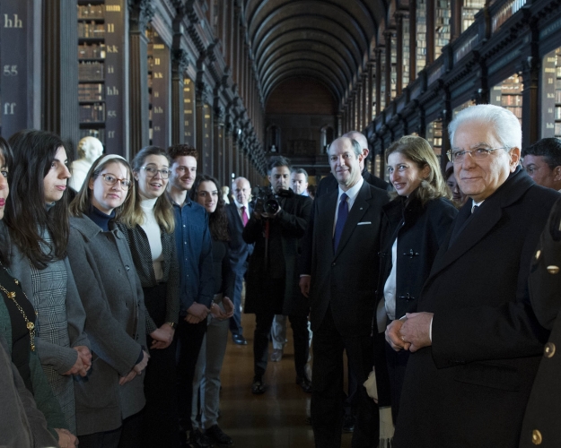 Il Presidente Sergio Mattarella nel corso della visita al Trinity College