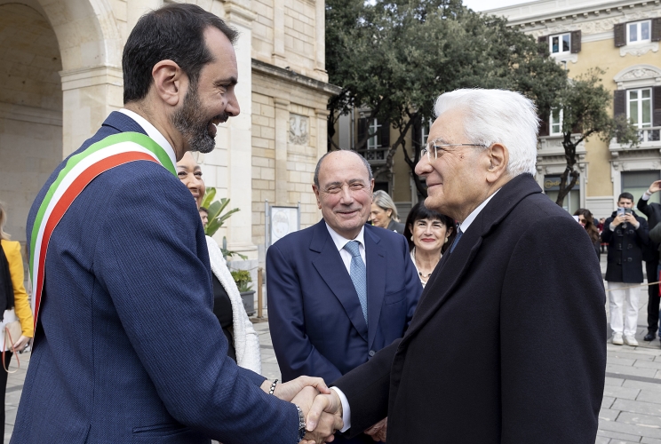 Messina - Il Presidente della Repubblica Sergio Mattarella a Messina, accolto da Federico Basile, Sindaco di Messina, in occasione della cerimonia di inaugurazione dell’anno accademico 2024/2025 dell’Università degli Studi di Messina e al conferimento del Dottorato honoris causa in Scienze delle Pubbliche Amministrazioni al Presidente della Repubblica., oggi  22 gennaio 2025.(Foto di Paolo Giandotti - Ufficio Stampa per la Stampa e la Comunicazione della Presidenza della Repubblica)