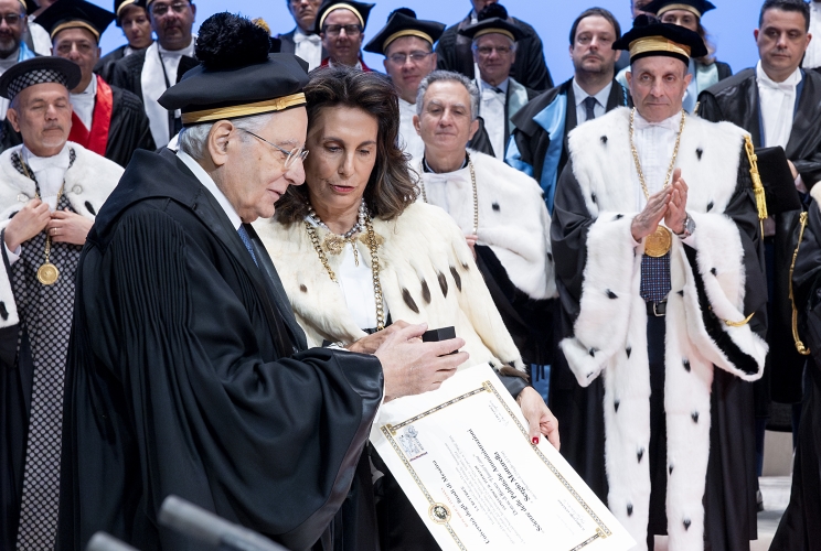 II Presidente Mattarella con il Rettore Giovanna Spatari in occasione dell'inaugurazione dell’anno accademico 2024/2025 dell’Università degli Studi di Messina e del conferimento del Dottorato honoris causa al Presidente della Repubblica 