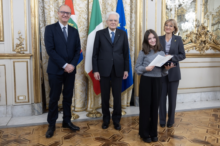 Il Presidente della Repubblica Sergio Mattarella consegna i premi ai vincitori del concorso nazionale promosso dal Ministero dell'Istruzione e del merito, dal titolo "I giovani ricordano la Shoah"
