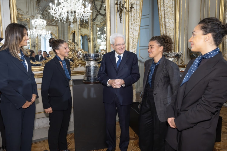 Il Presidente Sergio Mattarella in occasione dell'incontro con le Nazionali italiane di Tennis femminile e maschile vincitrici della Billie Jean King Cup 2024 e della Coppa Davis 2024 

