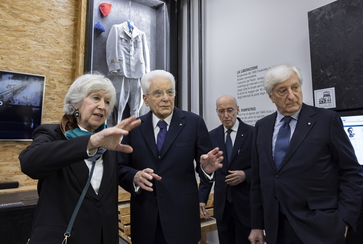 Il Presidente Sergio Mattarella visita il museo dell'A.N.R.P., illustrato dalla direttrice Rosina Zucco