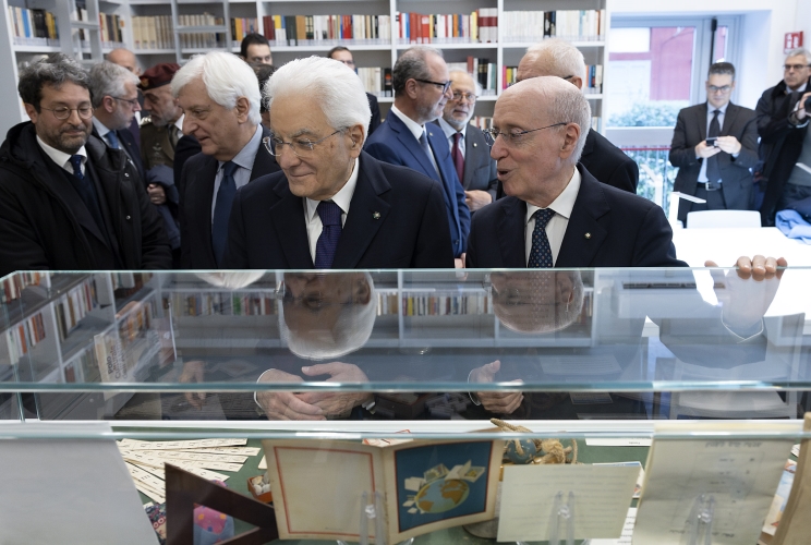 Il Presidente Sergio Mattarella visita la biblioteca dell'A.N.R.P. intitolata a Vittorio Emanuele Giuntella e Enrico Zampetti