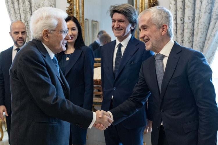 Il Presidente della Repubblica, Sergio Mattarella saluta , Alberto Mina, Presidente della Fondazione Innovazione e Trasferimento Tecnologico
