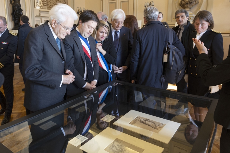 Il Presidente della Repubblica, Sergio Mattarella con il Sindaco di Marsiglia, Benoît Payan, visita la mostra “Marsiglia italiana” 
