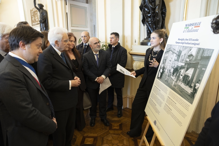 Il Presidente della Repubblica, Sergio Mattarella con il Sindaco di Marsiglia, Benoît Payan, visita la mostra “Marsiglia italiana” 
