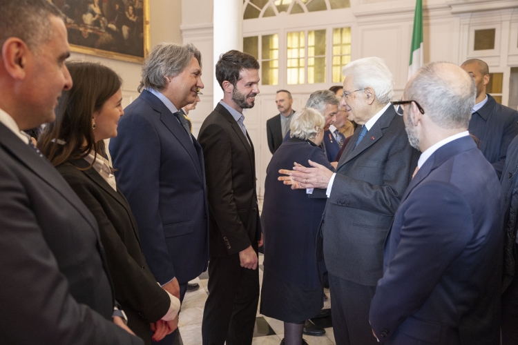 Il Presidente della Repubblica, Sergio Mattarella incontra una rappresentanza della comunità italiana a Marsiglia e di quella francese legata all’Italia
