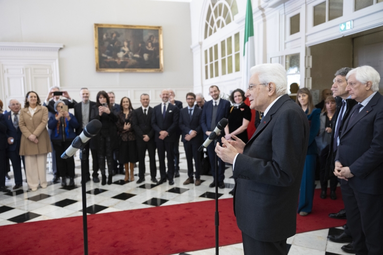 Il Presidente della Repubblica, Sergio Mattarella incontra una rappresentanza della comunità italiana a Marsiglia e di quella francese legata all’Italia
