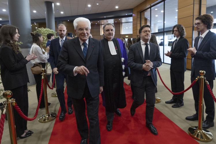 Il Presidente della Repubblica, Sergio Mattarella all’Università di Aix-Marseille, in occasione della cerimonia di consegna dell'onorificenza accademica di Dottore Honoris Causa
