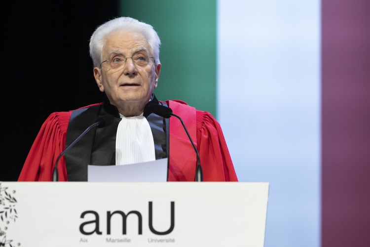 Il Presidente della Repubblica, Sergio Mattarella in occasione della cerimonia di consegna dell’onorificenza accademica di Dottore Honoris Causa dall’Università di Aix-Marseille
