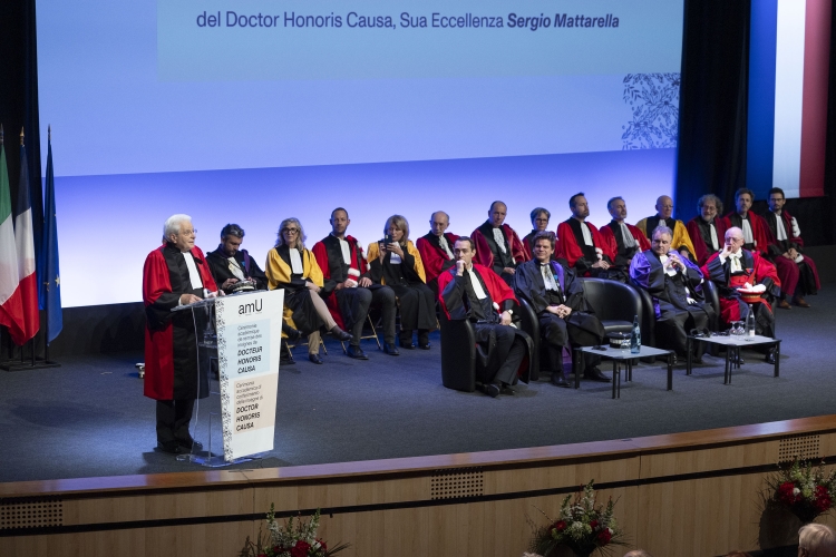 Il Presidente della Repubblica, Sergio Mattarella in occasione della cerimonia di consegna dell’onorificenza accademica di Dottore Honoris Causa dall’Università di Aix-Marseille
