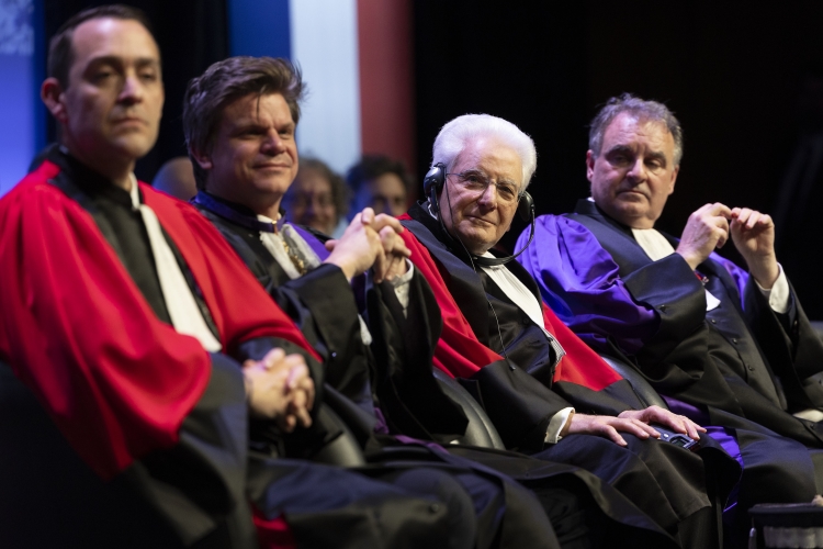 Il Presidente della Repubblica, Sergio Mattarella in occasione della cerimonia di consegna dell’onorificenza accademica di Dottore Honoris Causa dall’Università di Aix-Marseille
