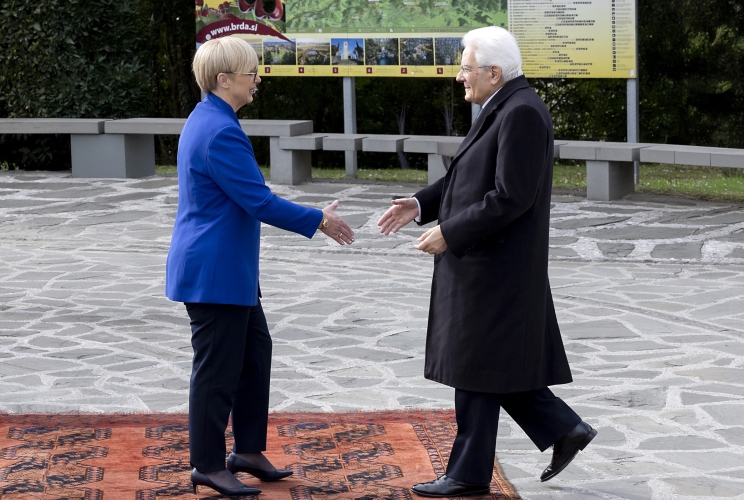 Il Presidente della Repubblica Sergio Mattarella accolto a Villa Vipolže dalla Presidente della Repubblica di Slovenia Nataša Pirc Musar, in occasione dell'inaugurazione della "Prima Capitale europea della cultura transfrontaliera GO! 2025
