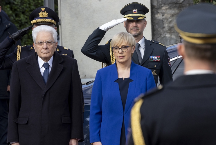 Il Presidente della Repubblica Sergio Mattarella accolto a Villa Vipolže dalla Presidente della Repubblica di Slovenia Nataša Pirc Musar, in occasione dell'inaugurazione della "Prima Capitale europea della cultura transfrontaliera GO! 2025