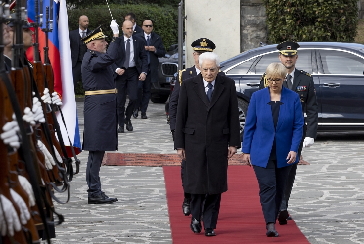 Il Presidente della Repubblica Sergio Mattarella accolto a Villa Vipolže dalla Presidente della Repubblica di Slovenia Nataša Pirc Musar, in occasione dell'inaugurazione della "Prima Capitale europea della cultura transfrontaliera GO! 2025