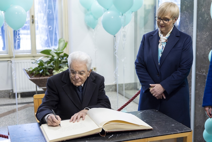 Il Presidente della Repubblica Sergio Mattarella e la Presidente della Repubblica di Slovenia Nataša Pirc Musar al Municipio in occasione della visita alla mostra fotografica "L'incontro tra due fiumi e due valli"