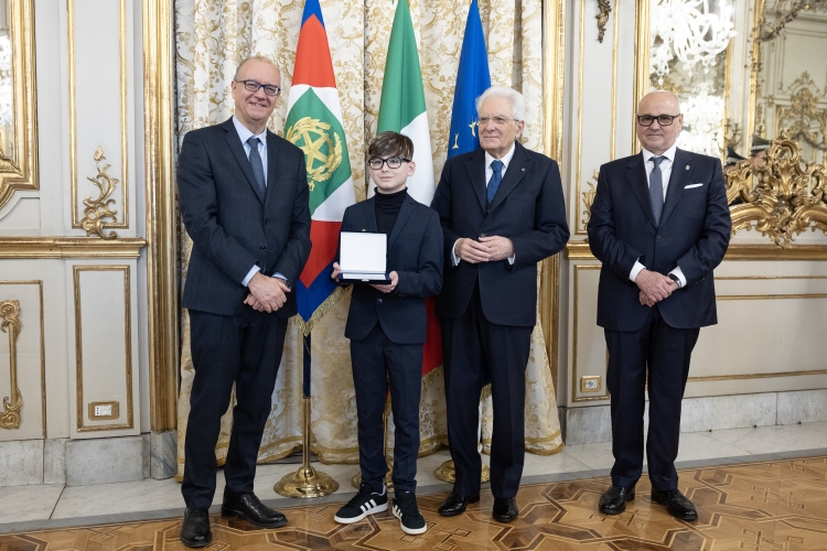 Il Presidente della Repubblica Sergio Mattarella consegna i premi ai vincitori del concorso nazionale promosso dal Ministero dell'Istruzione e del merito, dal titolo “10 febbraio” – “Nel marmo e nel bronzo. Itinerari storici in luoghi e spazi urbani delle città italiane alla ricerca della memoria delle terre della Frontiera Adriatica”

