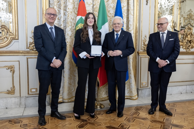 Il Presidente della Repubblica Sergio Mattarella consegna i premi ai vincitori del concorso nazionale promosso dal Ministero dell'Istruzione e del merito, dal titolo “10 febbraio” – “Nel marmo e nel bronzo. Itinerari storici in luoghi e spazi urbani delle città italiane alla ricerca della memoria delle terre della Frontiera Adriatica”
