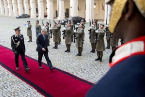 Il Presidente del Consiglio dei Ministri, Paolo Gentiloni, al suo arrivo al Quirinale