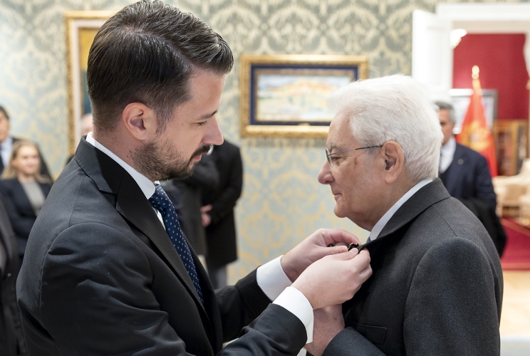 Il Presidente della Repubblica Sergio Mattarella con il Presidente del Montenegro Jakov Milatović, in occasione dello scambio di onorificenze